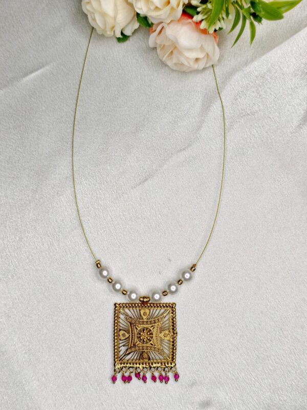 Invisible chain with pearl - Square Pendant