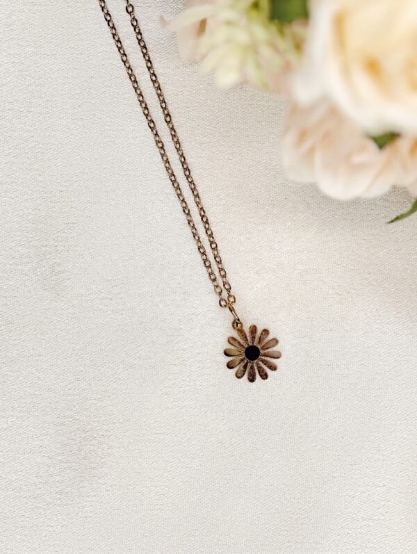 Classic Daisy Motif Reversible Necklace